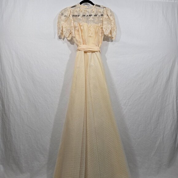 Vintage ILGWU UNION MADE Dresses & Skirts - Vintage ILGWU UNION MADE Fairy Modern Edwardian CREAM Wedding Gown Dress Size 4.